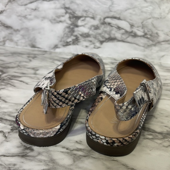 Women's Vionic Jade Flat Slingback Silver Boa Metallic Leather 8 - Picture 6 of 13